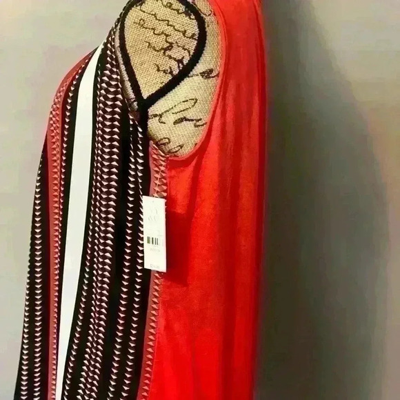 Dressy tank top brand new tags on - Picture 3 of 4